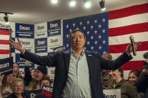 Former presidential candidate Yang rallies support for Dean Phillips (D)